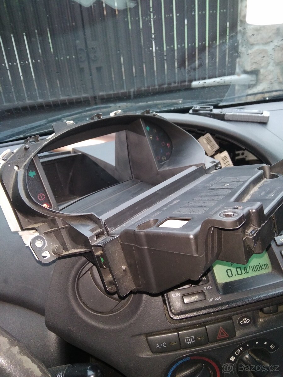 Hledám přístrojovu desku