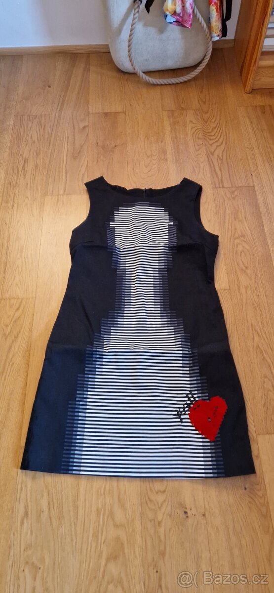 Pěkné šaty DESIGUAL vel.: S