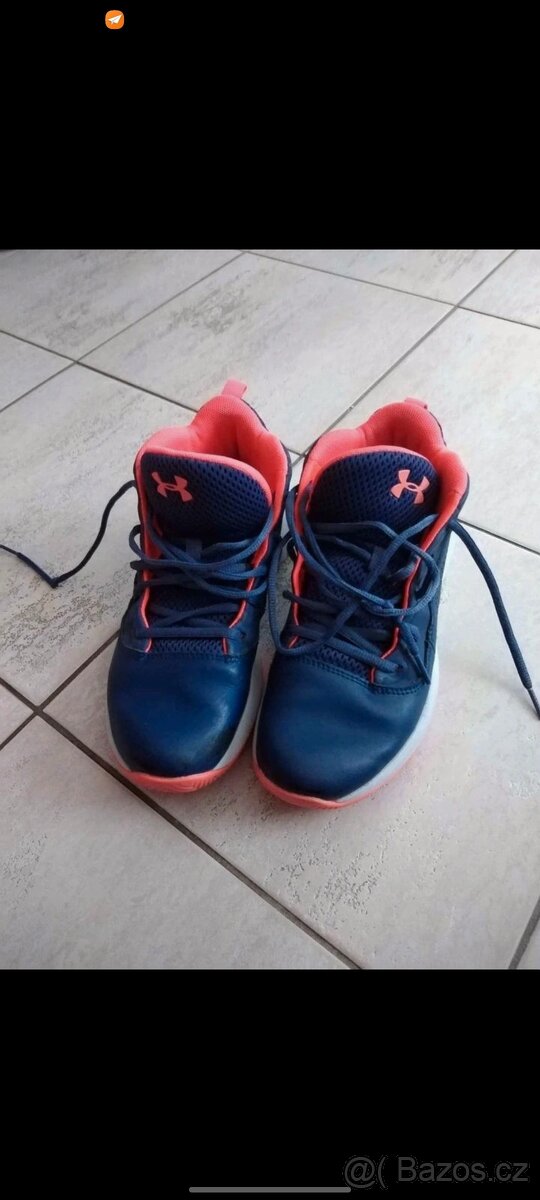 Sálové sportovní boty - Under Armour- vel.36