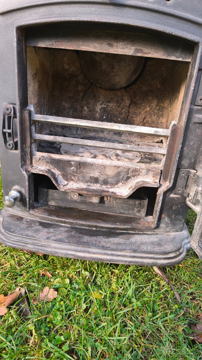 Litinová krbová kamna