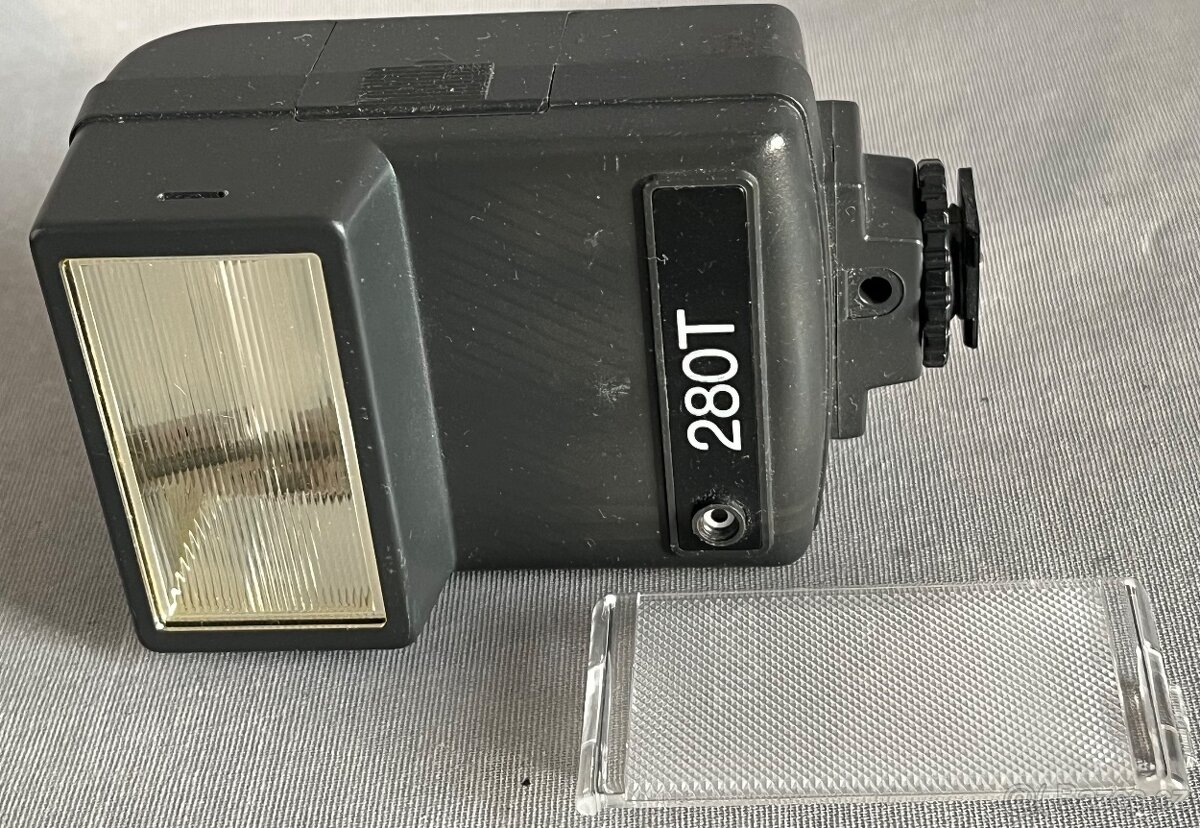 ELEKTRONICKÝ BLESK-REVUE 280T