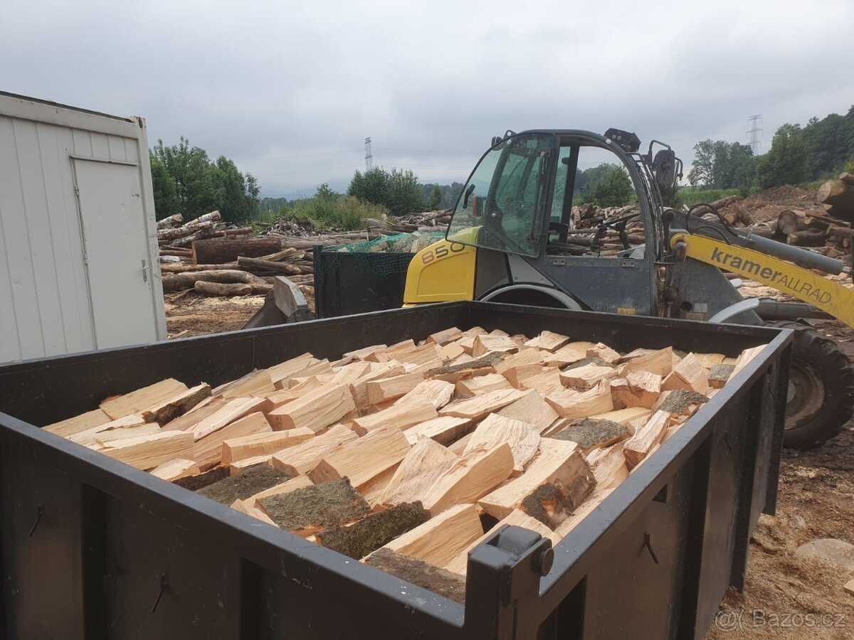 Palivové dřevo BUK skládaný