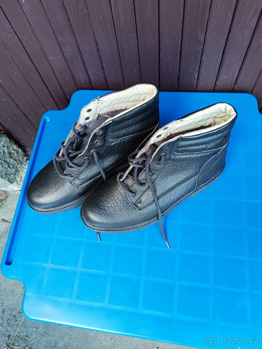 nové pánské pracovní boty