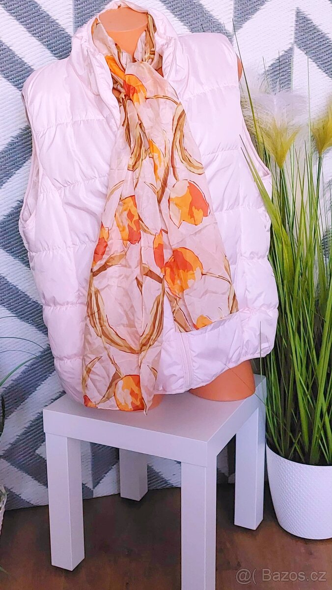 LEHOUNKÁ PROŠÍVANÁ VESTA S ŠÁTKEM-INFINITY- vel. 48