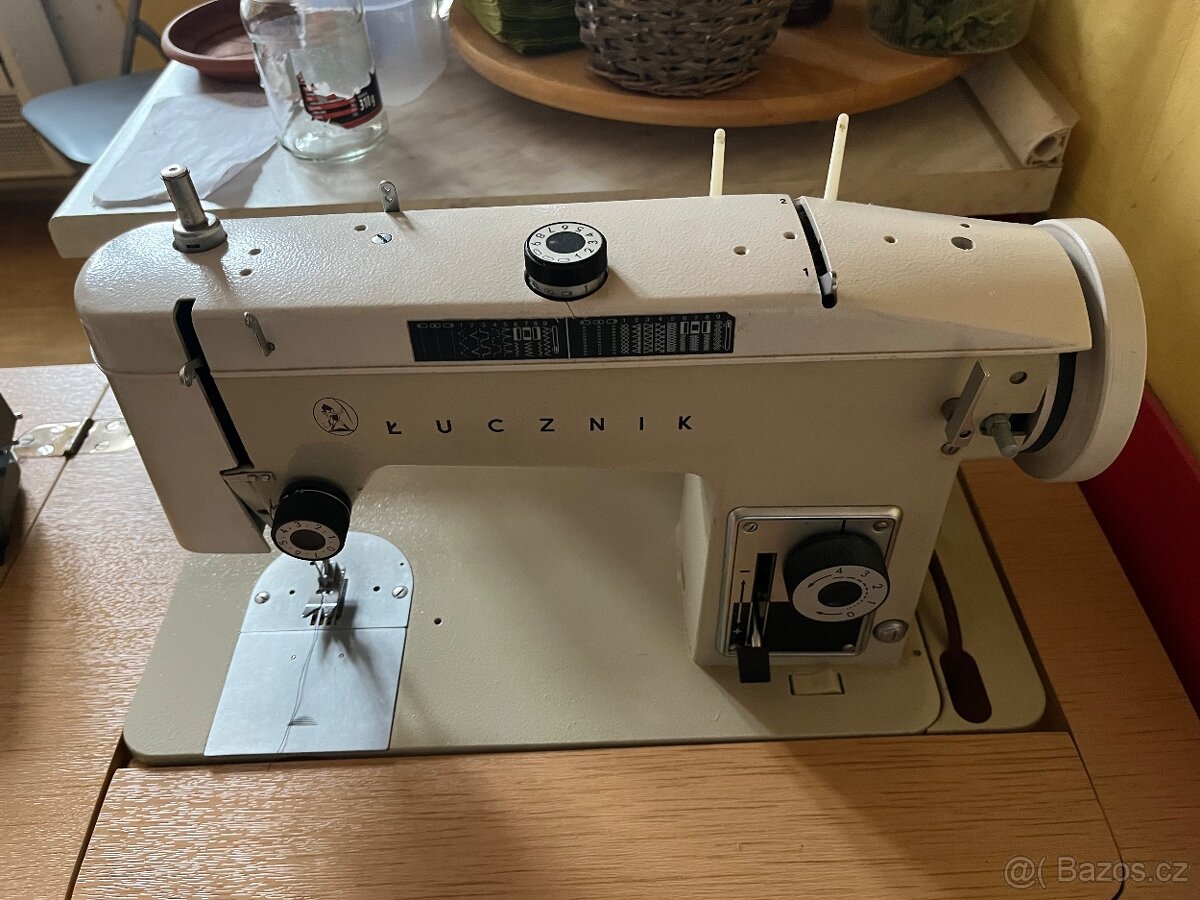 Prodám šicí stroj LUCZNIK
