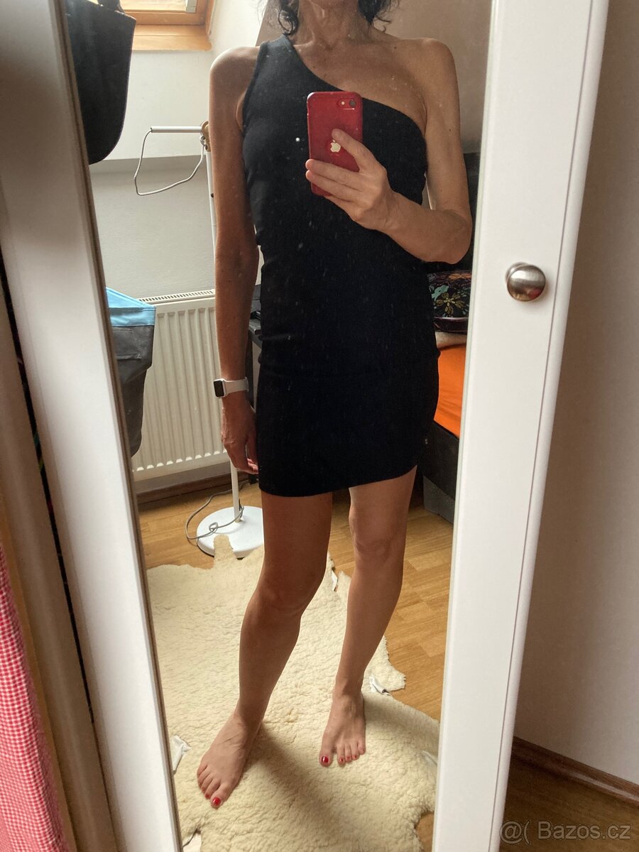 Černé šaty M
