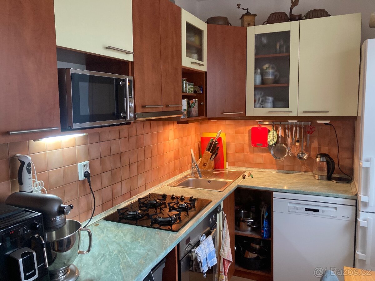 Daruji kuchyňskou linku zdarma za odvoz bez spotřebičů