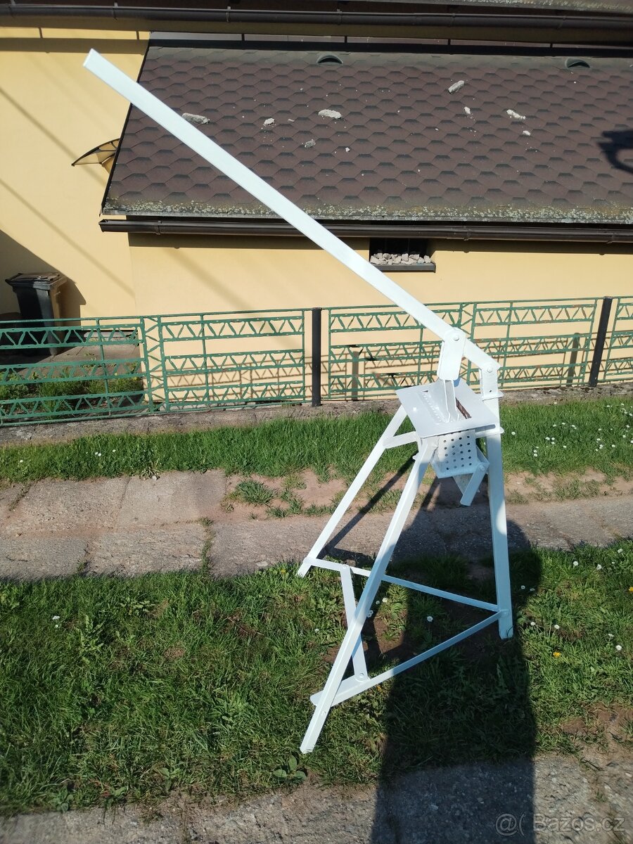 Ruční lis na Brikety.