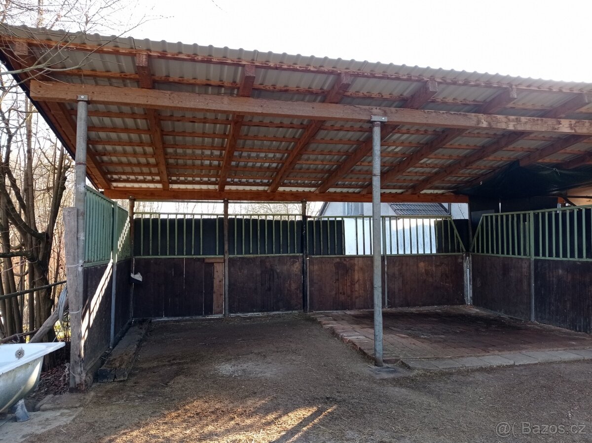 Stáj, přístřešek