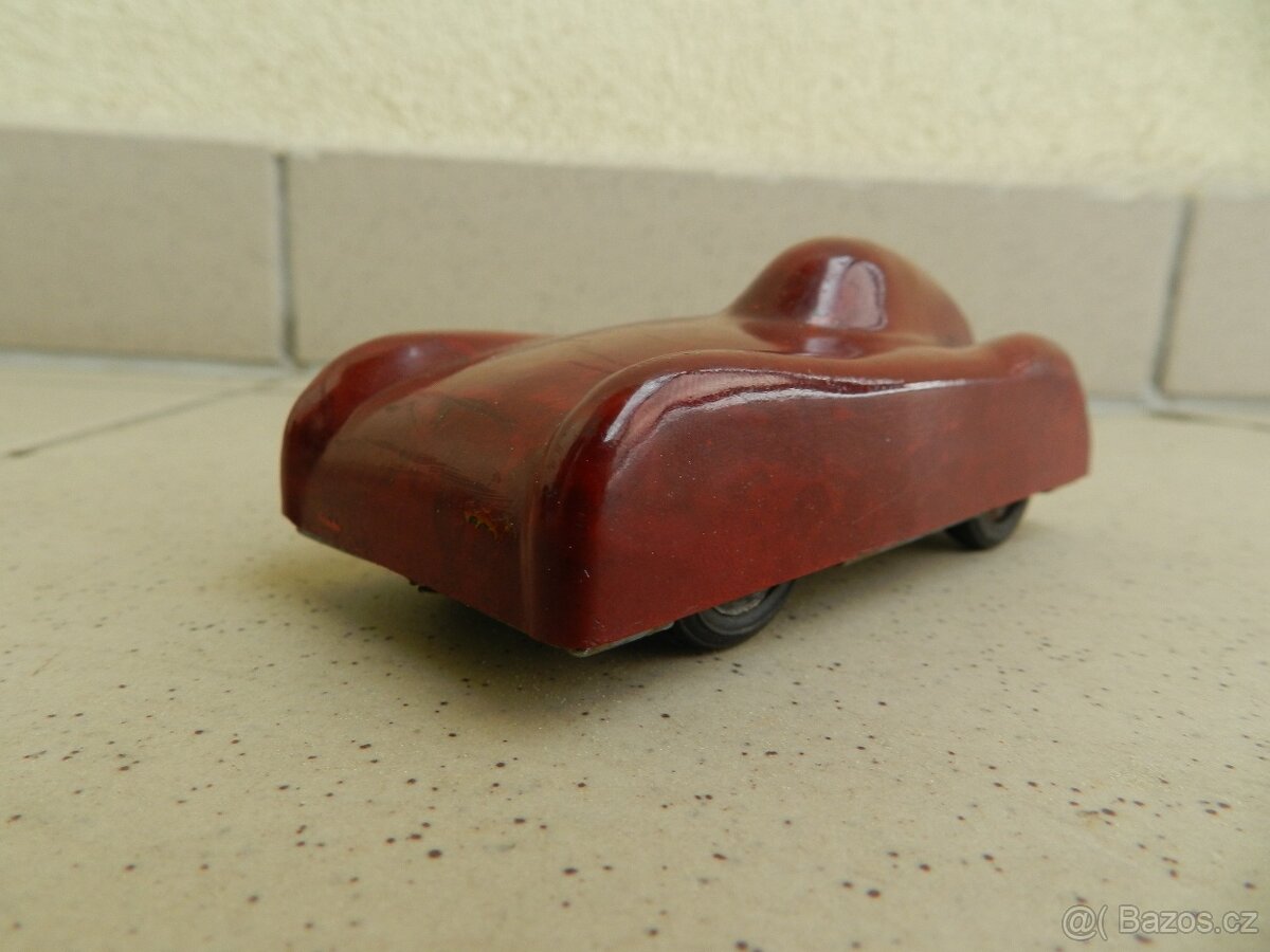 ZÁVODNÍ AUTO - MONOPOST - BAKELIT - 50 LÉTA ČSSR