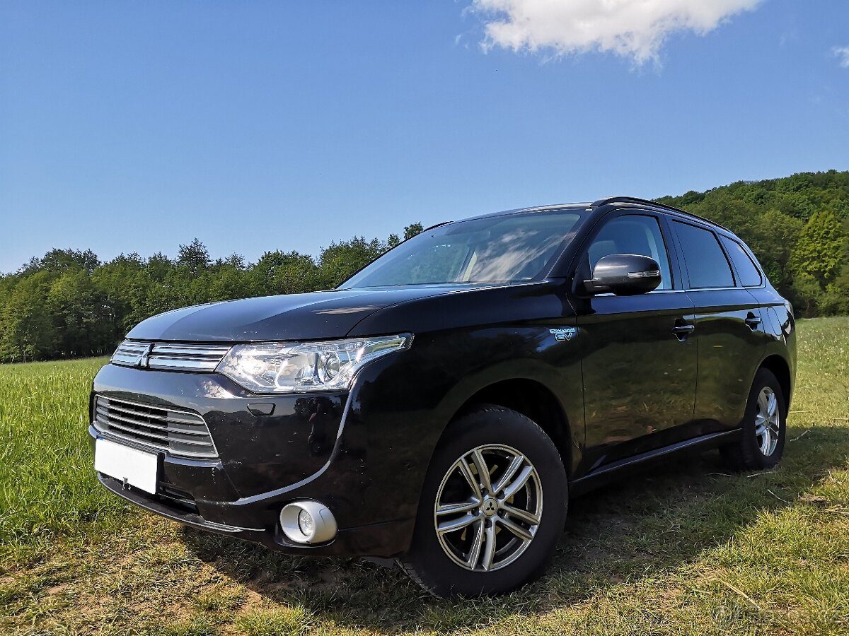 MITSUBISHI OUTLANDER PHEV HYBRID PLNÝ SERVIS MOŽNOST DPH