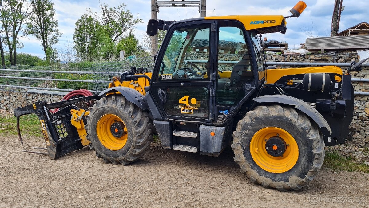 Teleskopický manipulátor JCB 541-70 Agri Pro