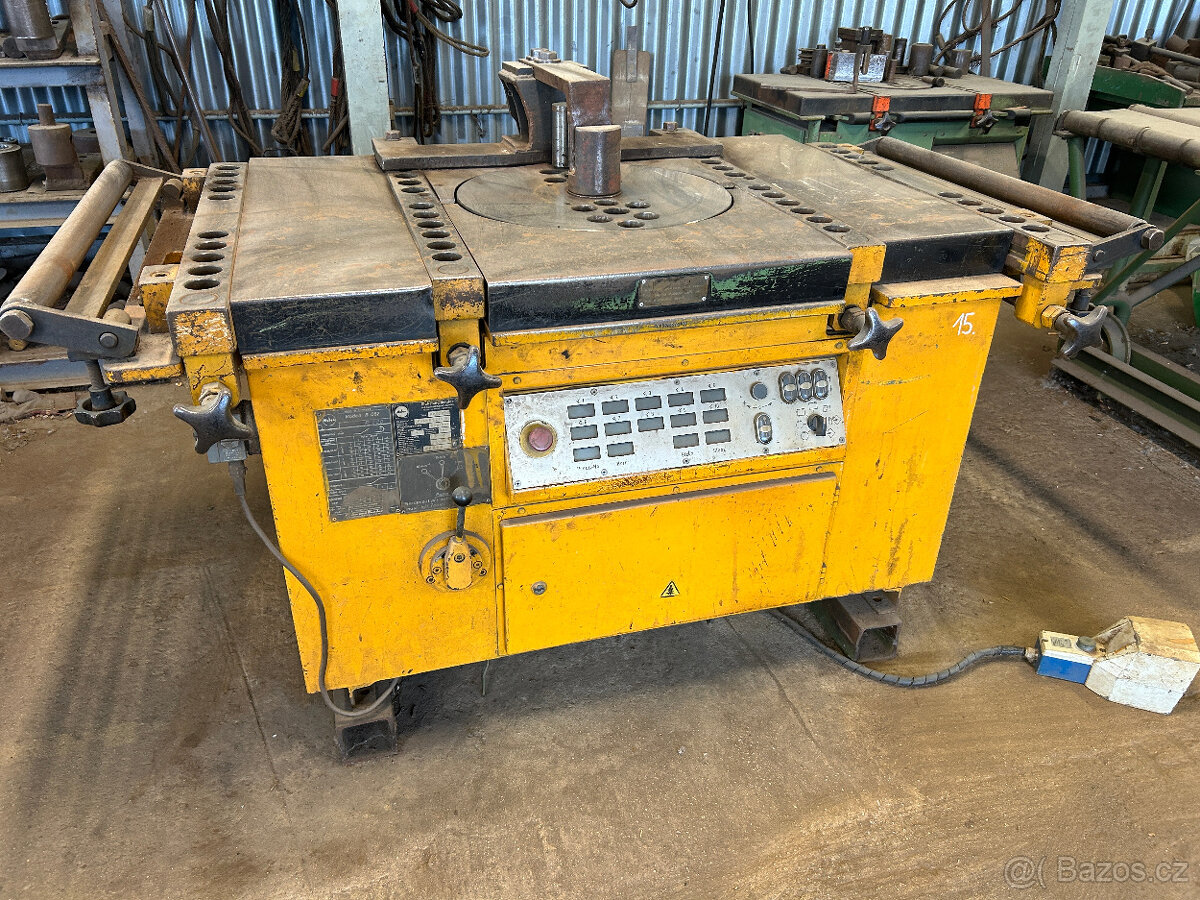 Automatická ohýbačka třmenů Mubea Muhr Bender B 062 P200