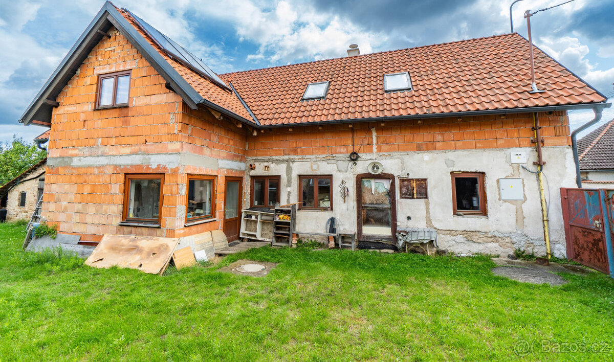 Stavební pozemek s rodinným domem k dokončení