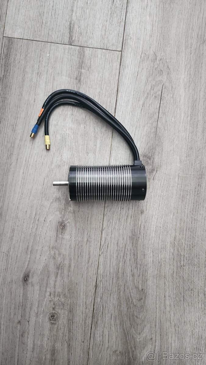 Střídavý motor Surpass Hobby 56112 780KV – 4 pólový