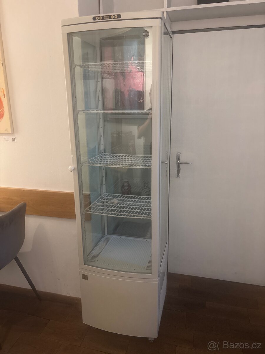 Prosklená chladící vitrína