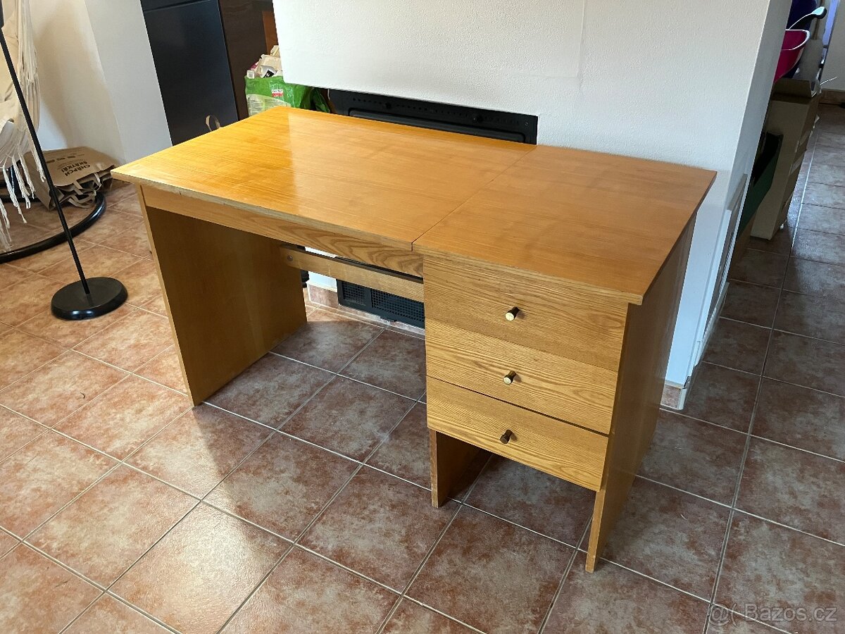 Psací stůl s výklopnou deskou