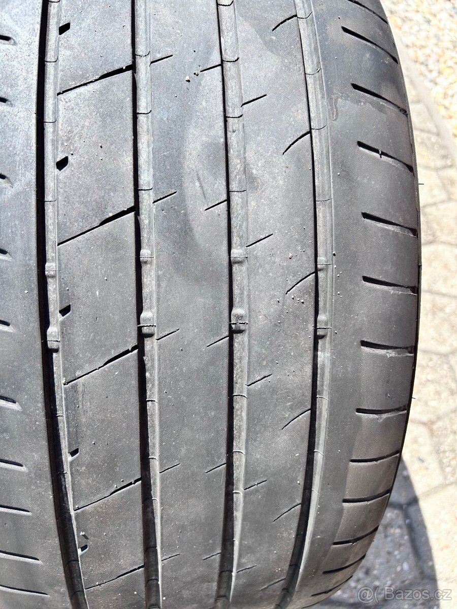 Pneu Bridgestone dvourozměrná 275/35 RF21 99Y 245/40RF21 99Y
