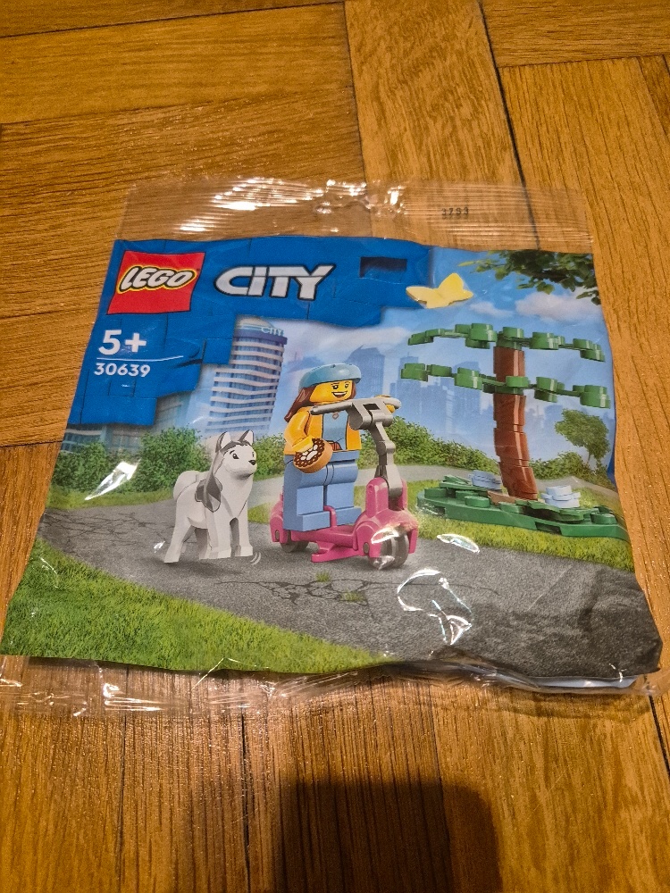 LEGO City 30639 Psí park a skútr