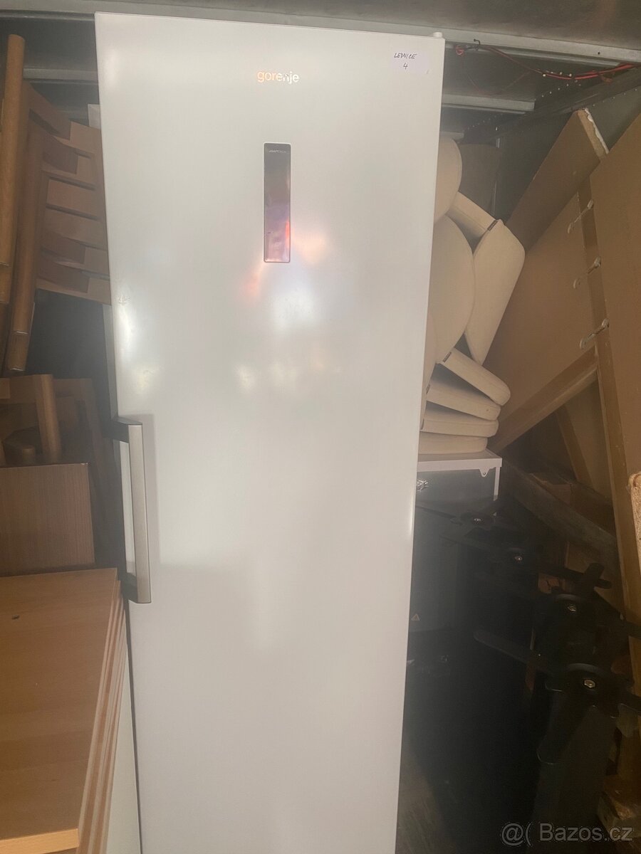Lednice s displejem GORENJE 398 l