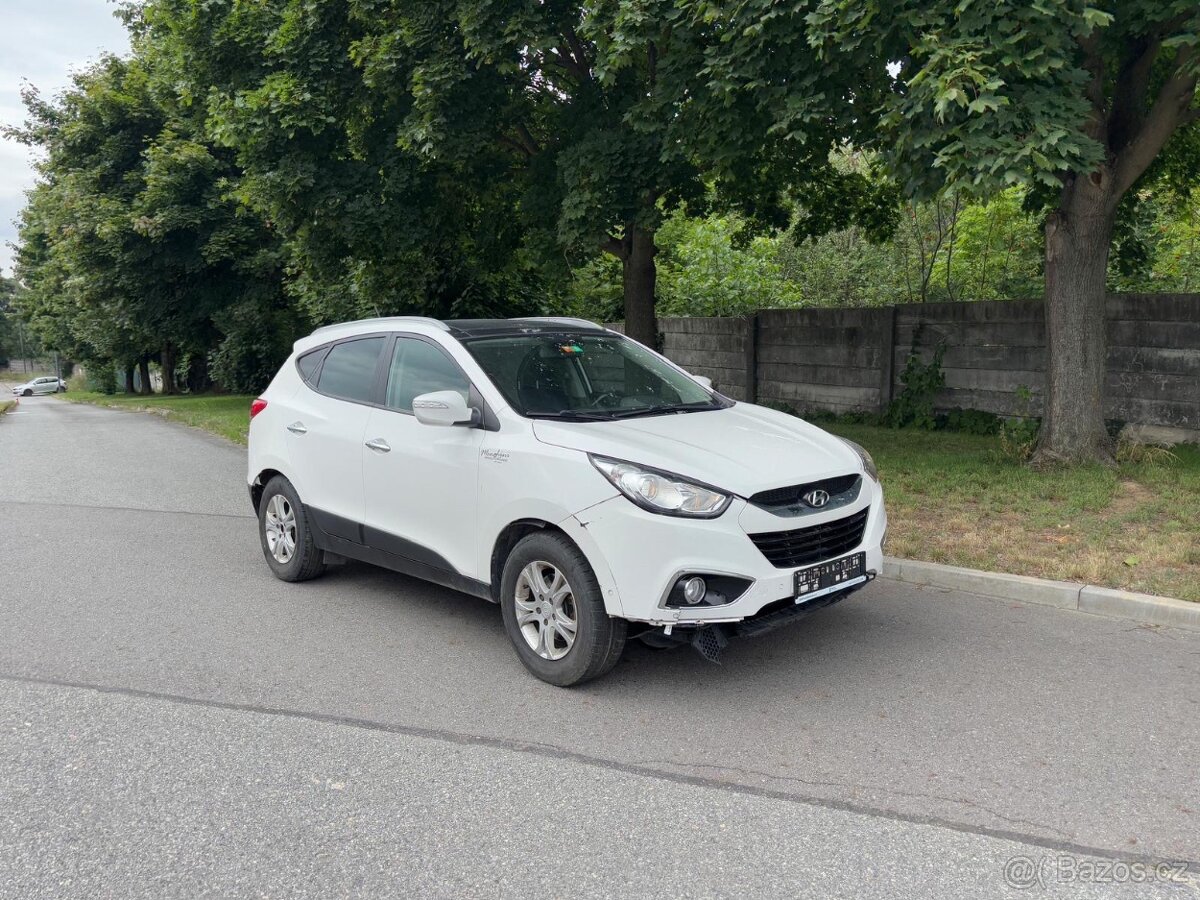 Hyundai ix35 2.0 CRDi 135 kW, automat, panoramatická střecha