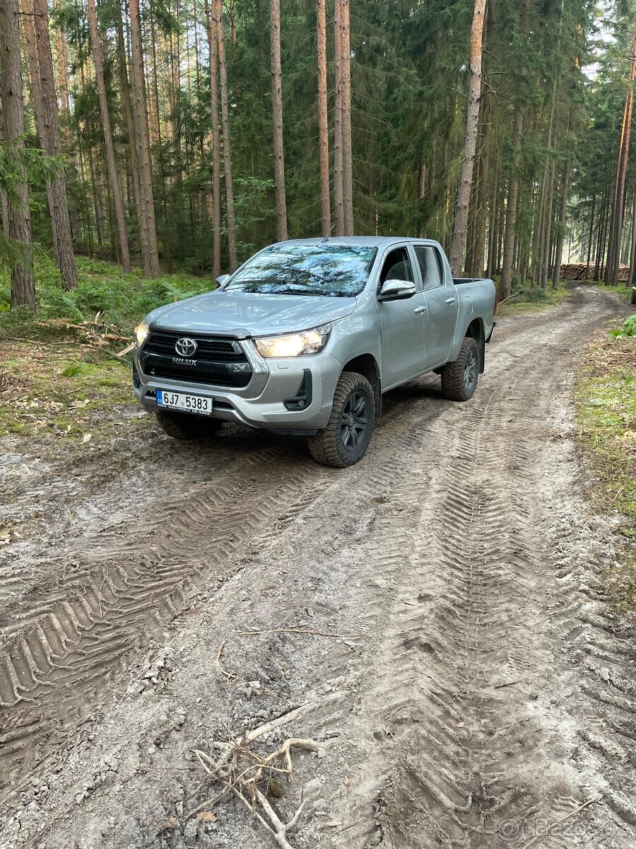 Toyota Hilux D20 2.8 manuál rv.2021
