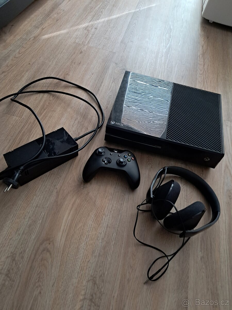 Xbox One 1TB + headset