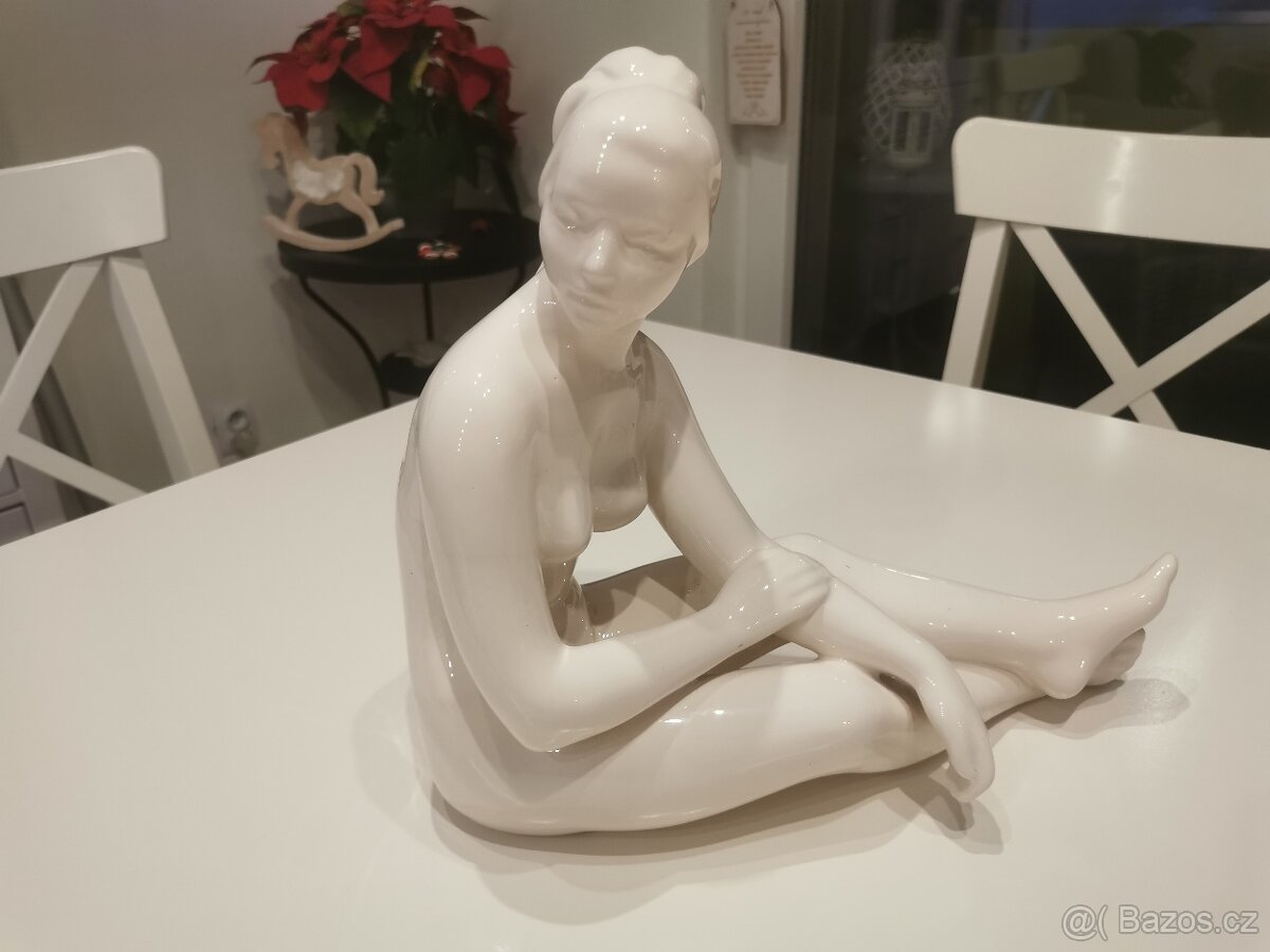 Staré porcelánové sošky Jihokera a iné