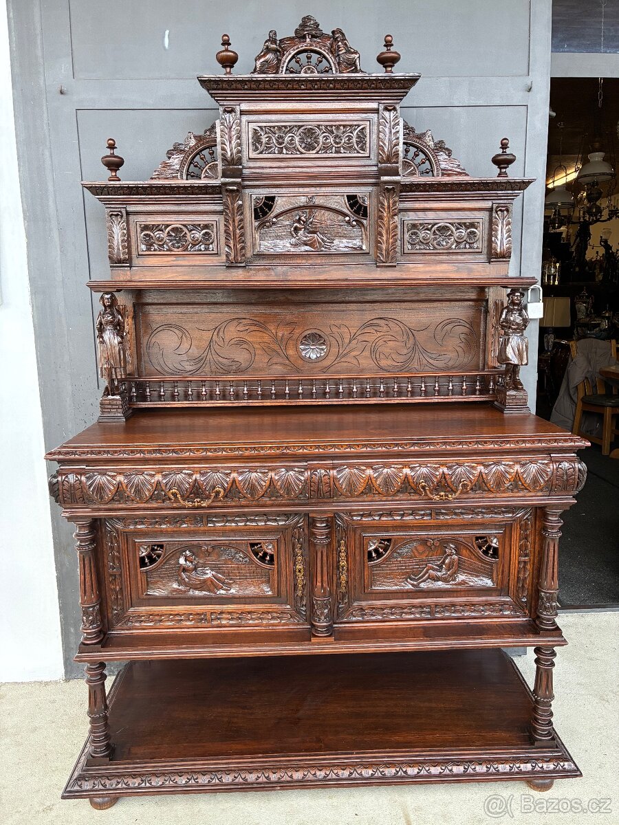 Starožitný vyřezávaný drezuár