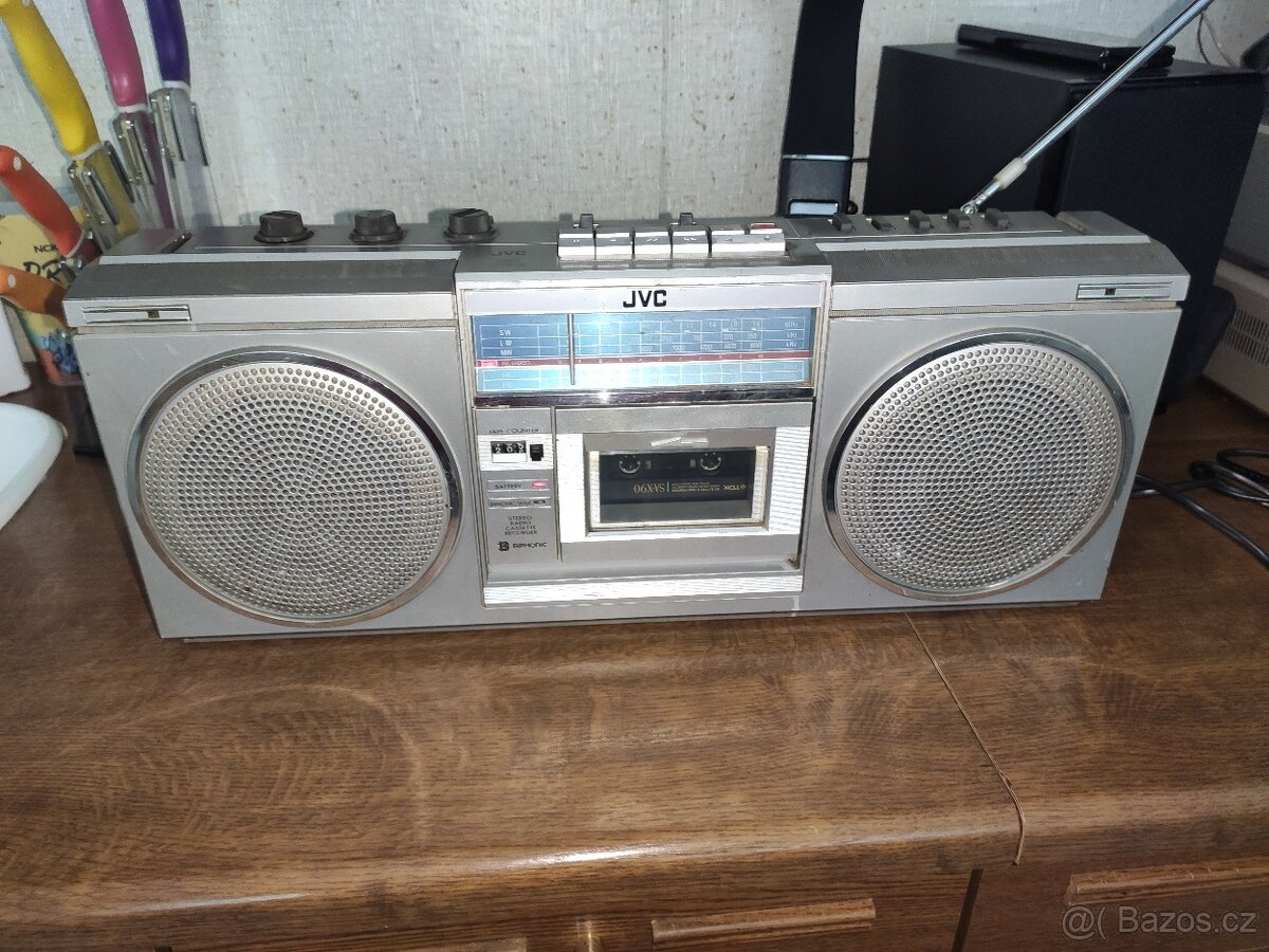 Prodám kazeták JVC-RC-565LE, TUNER HRAJE SUPER, basy, výšky,