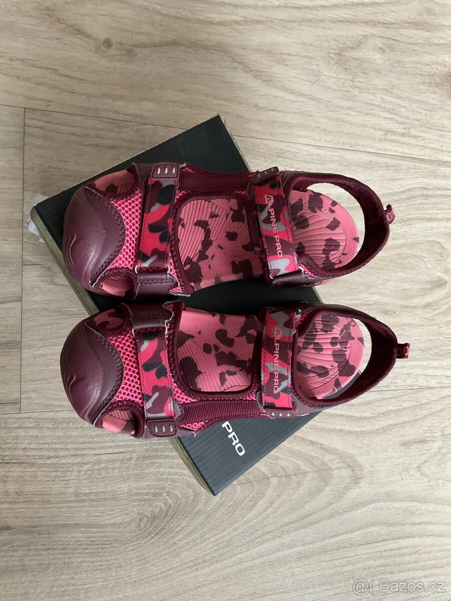Dívčí letní sandálky ALPINE PRO 35