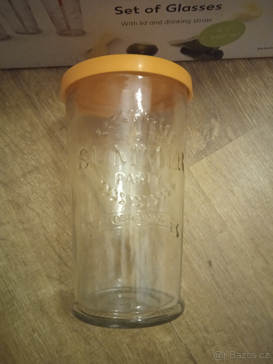 Prodám levně nové nepoužité skleničky s víčkem