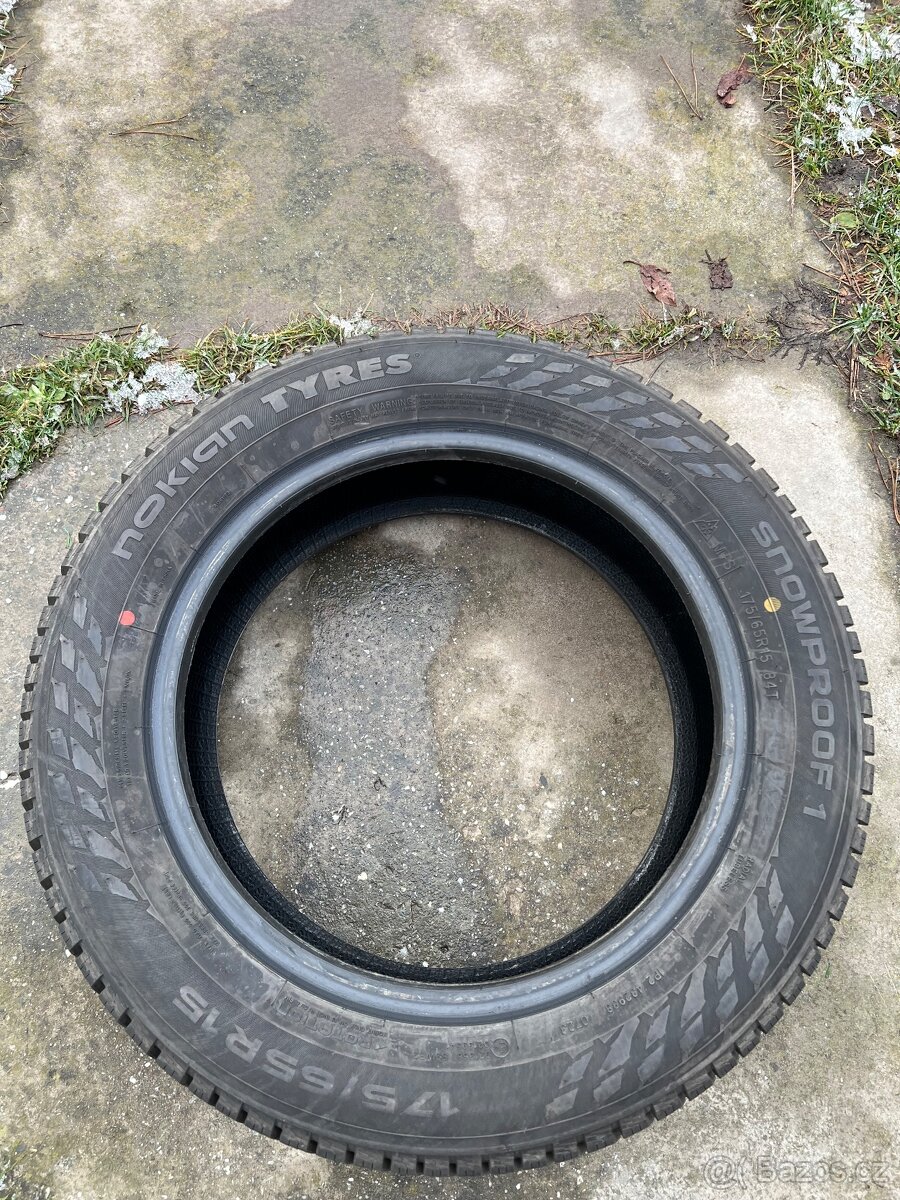 Zimni pneu 175/65/R15 nokian snowproof1 + zdarma letni sada