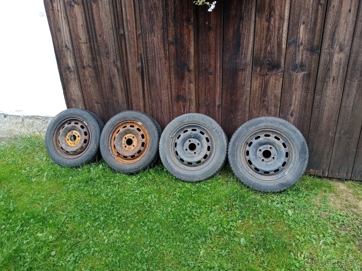 Zimní pneu 175/65 R14 na disku Ford