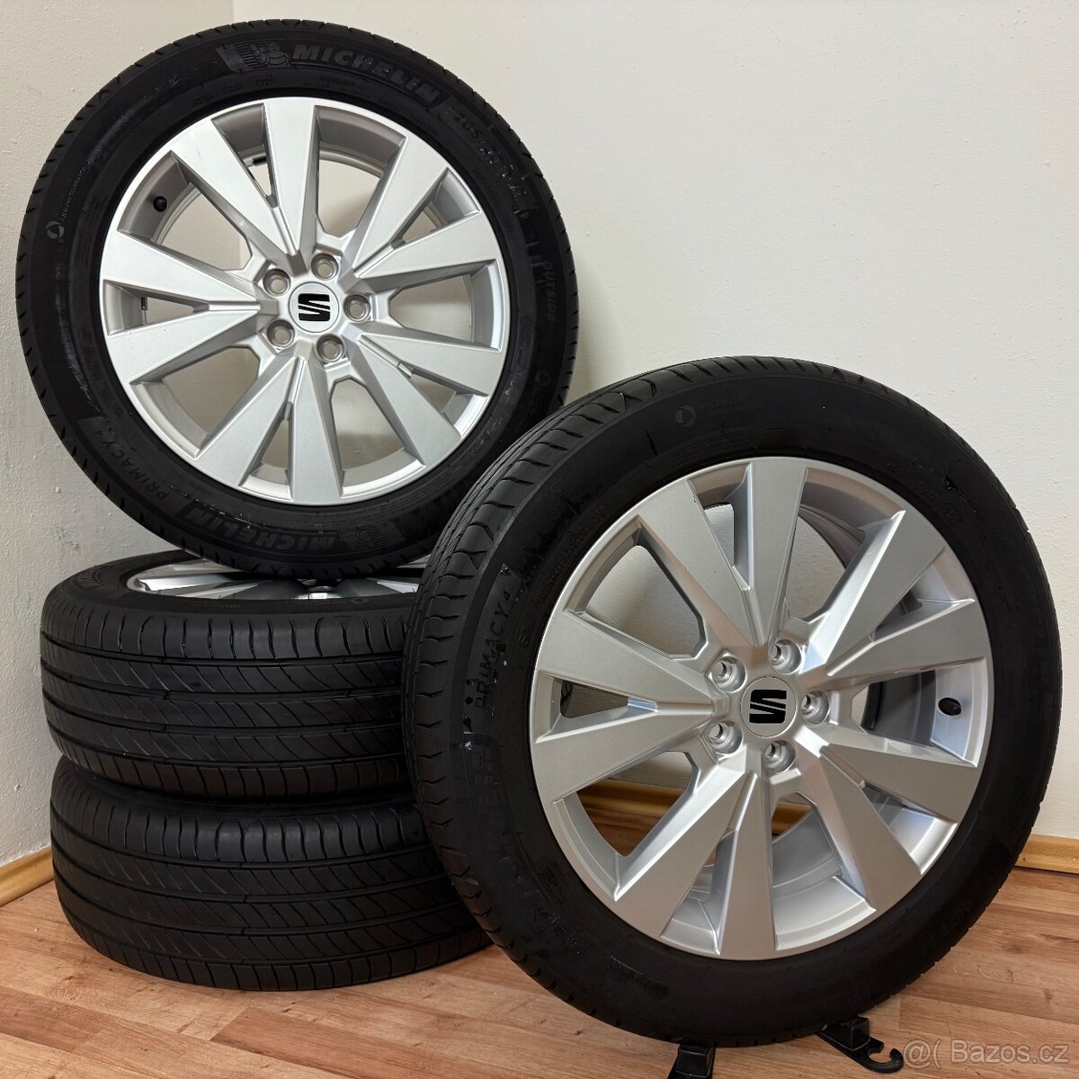ZÁNOVNÍ SEAT ARONA 5x100 ET48+LETNÍ 205/55R17 7mm