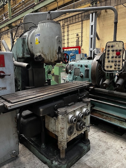 Konzolová svislá frézka FB 32V