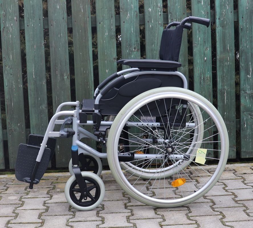 006-Mechanický invalidní vozík Invacare.