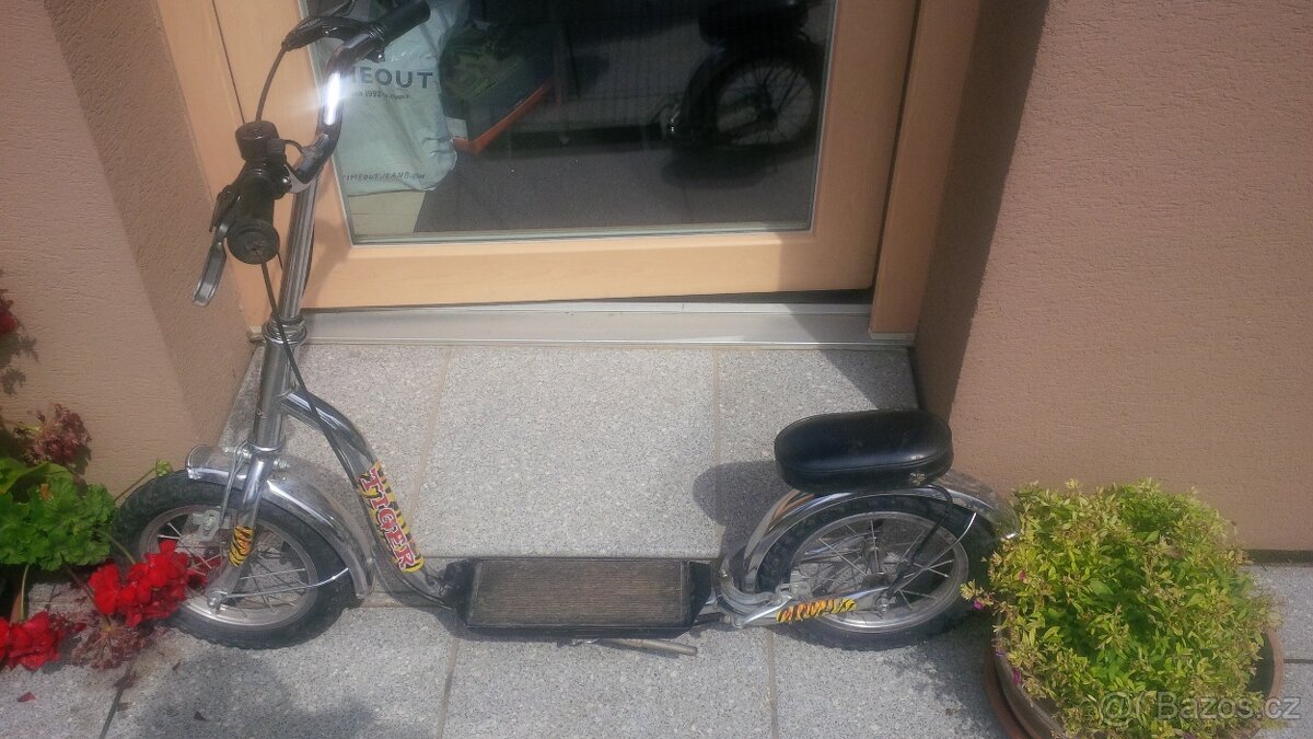 Koloběžka Velamos Tiger