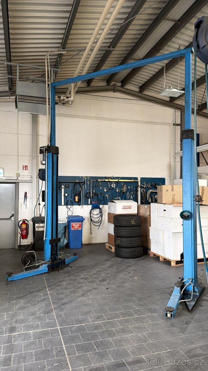 Dvousloupový zvedák Hofmann