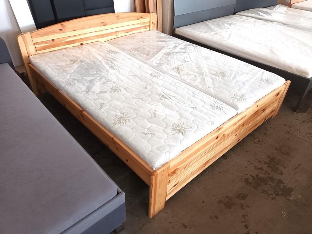 Masivní manželská postel borovice