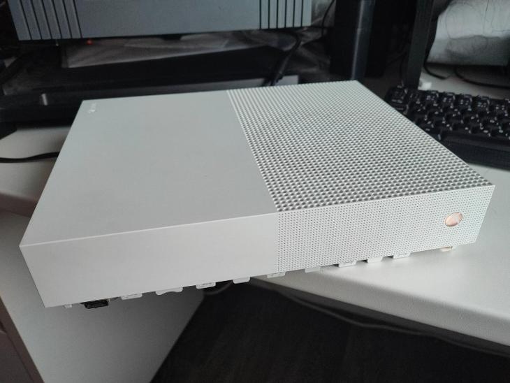 Xbox One S 1TB All-Digital, novy SSD disk