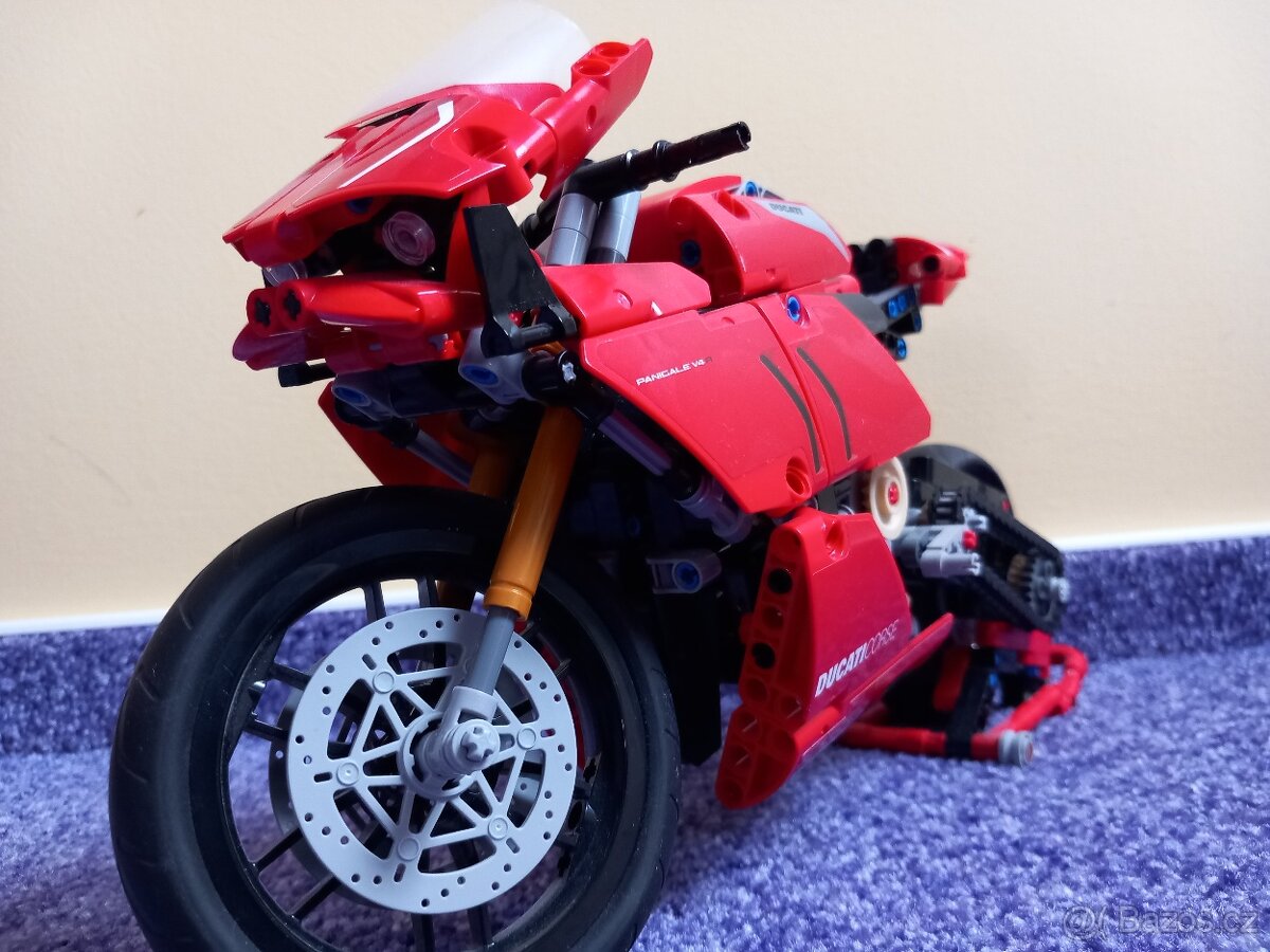 Lego technic motorka Ducaty