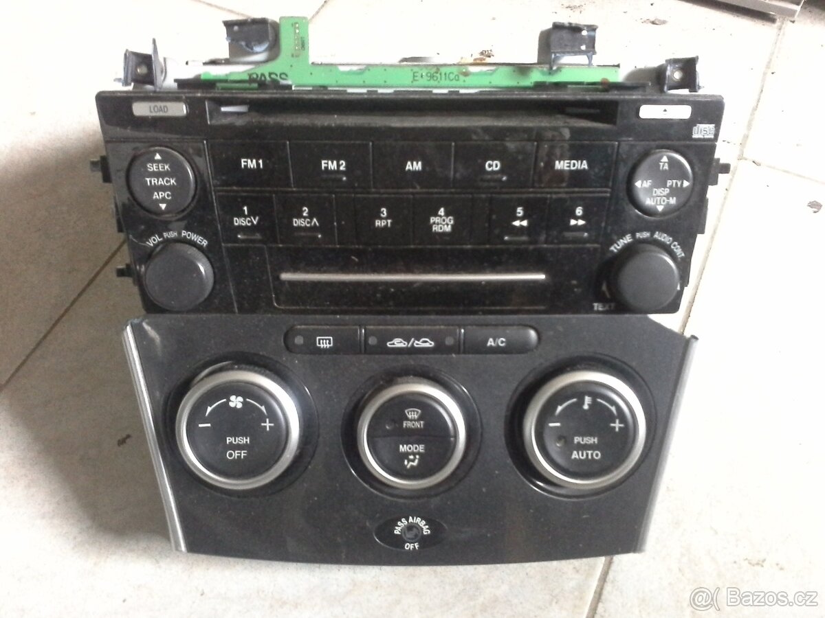 Radio,ovladani klima,stredovy panel na Mazda 6 rok 2004-08