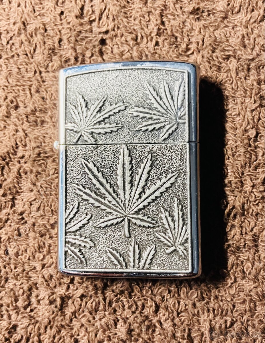 Sběratelský benzinový zapalovač Cannabis
