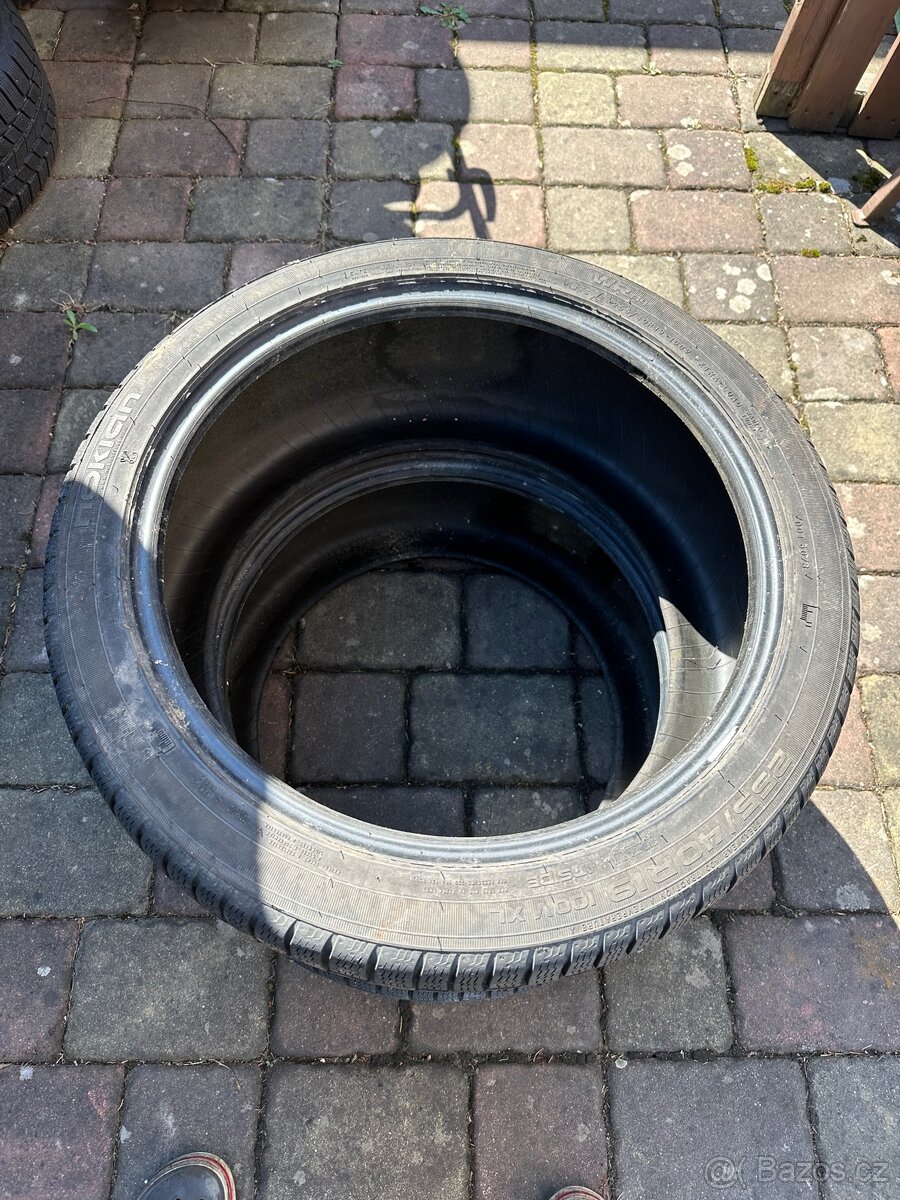 255/40 R19 Nokian WR A4