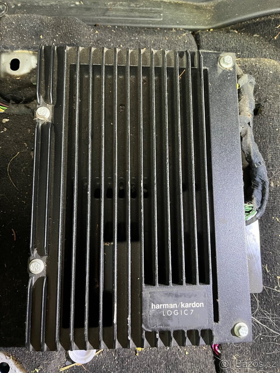 Harman Kardon Logic 7 zesilovač z Land Rover