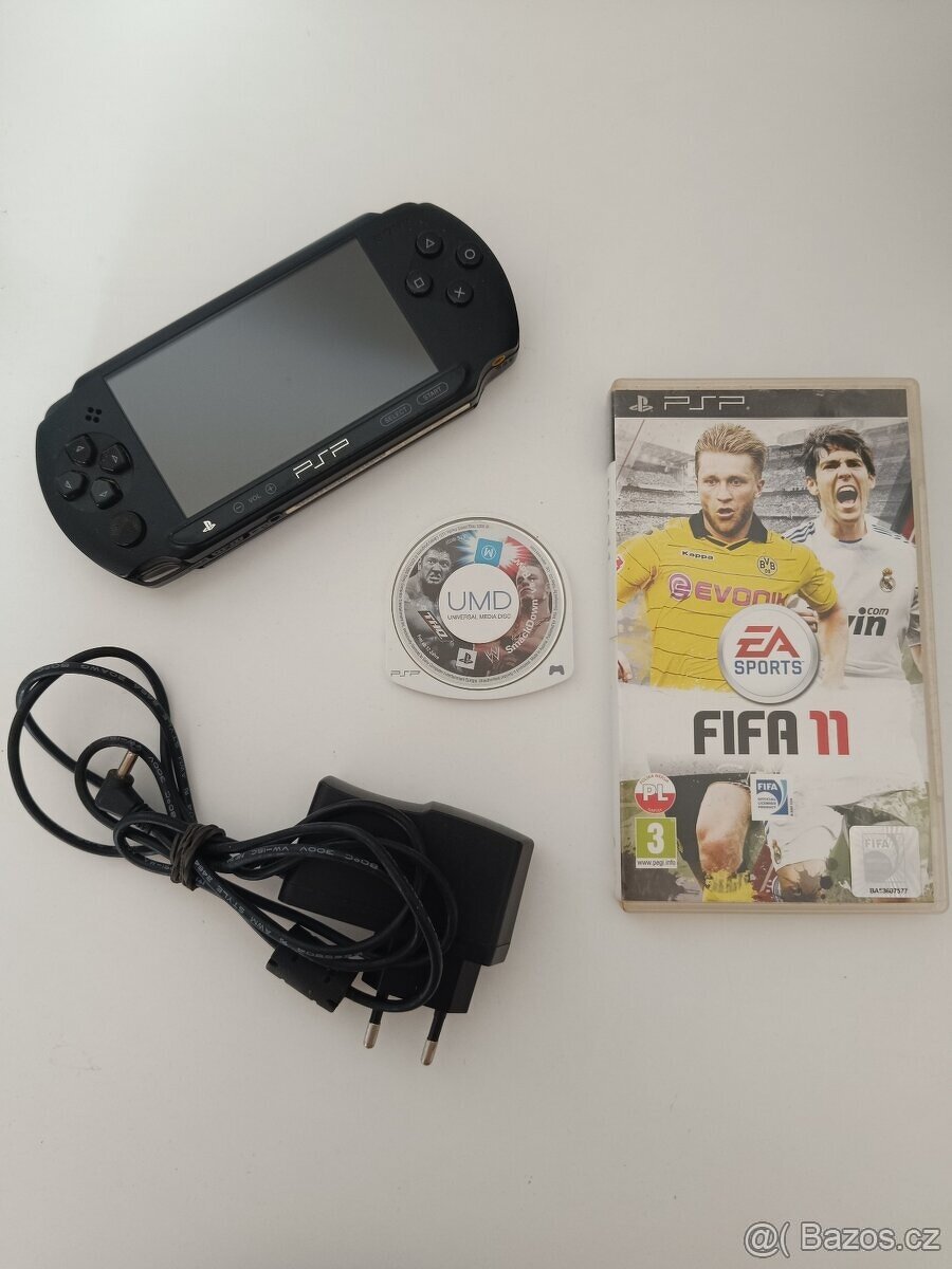 PSP E1004 flash, 4GB karta, nabíječka + hry / PlayStation Po