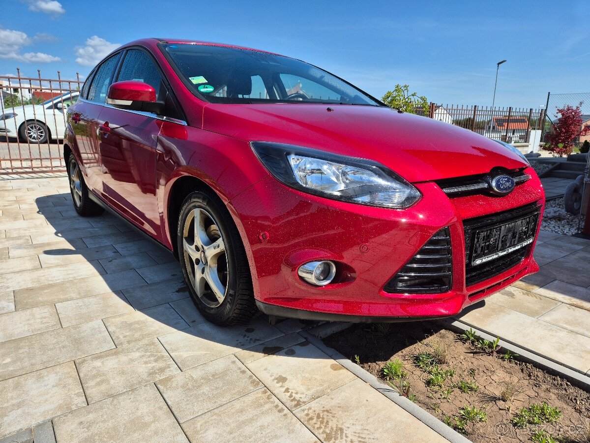 FORD FOCUS 1.0 BENZIN, R.V. 2012, PĚTIDVÉŘ.