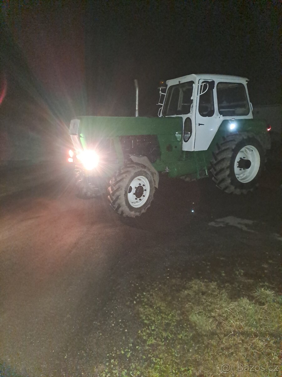 Traktor ZT 303
