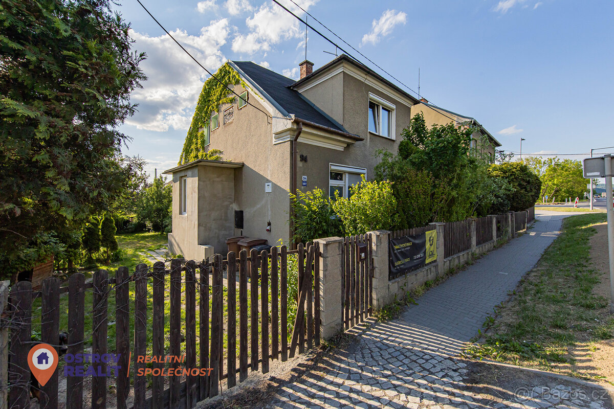 Prodej rodinného domu 4+1 se zahradou a garáží - Šternberk